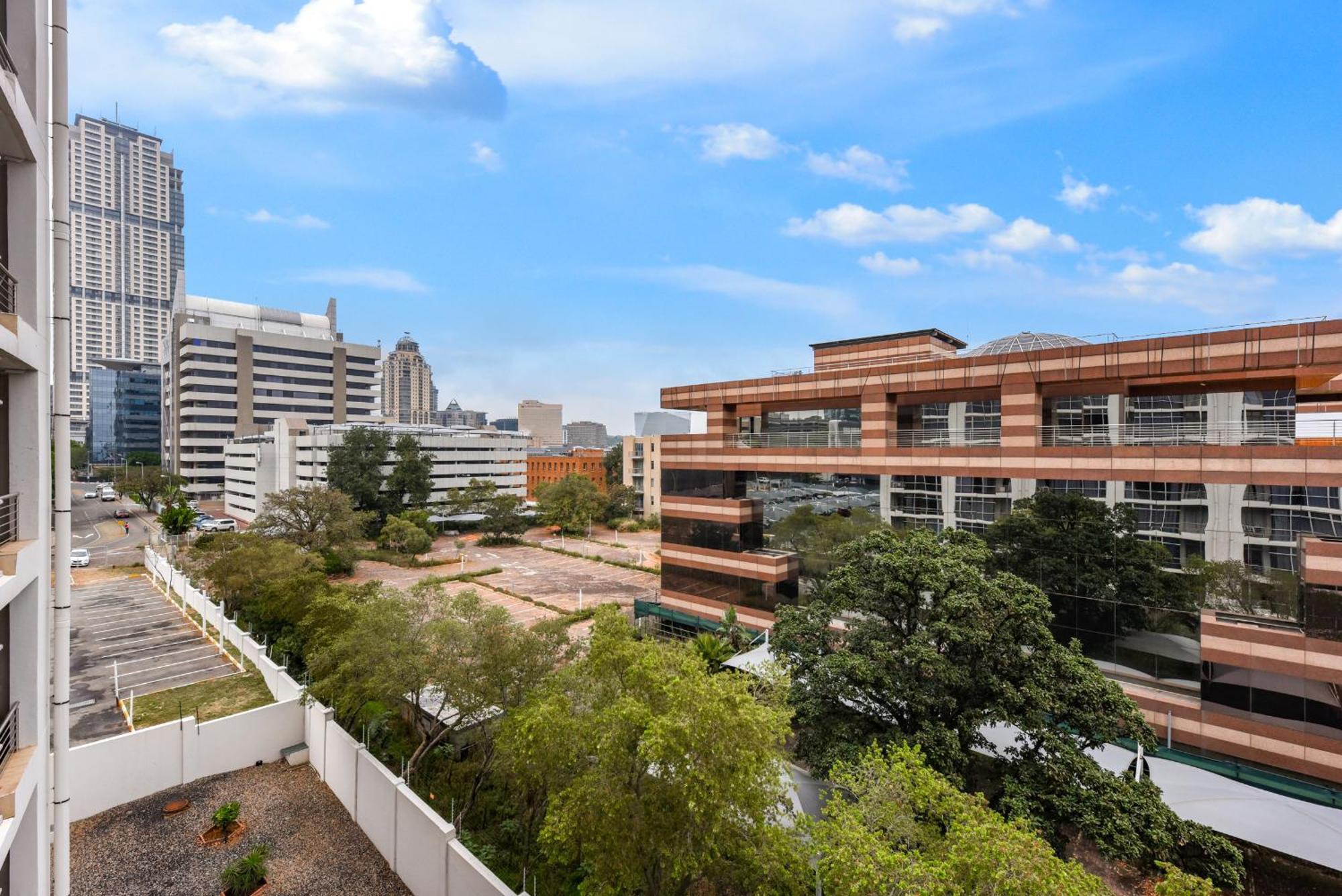 Hydro Park Residences In Sandton With Generator Johannesburg Exterior photo